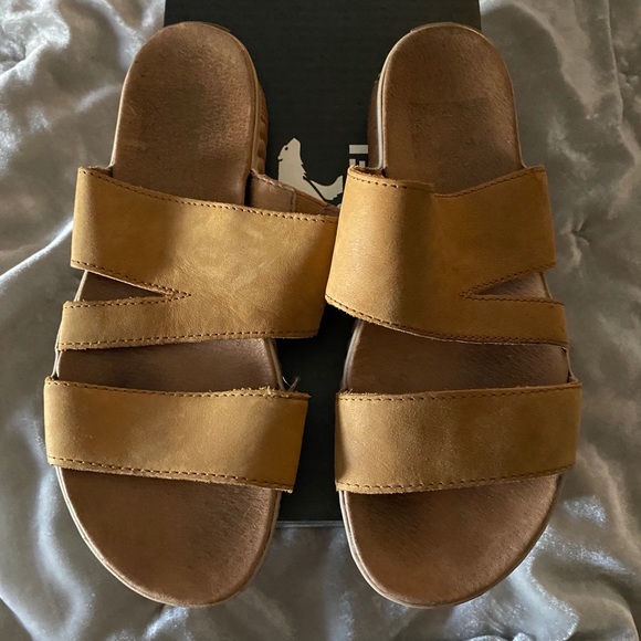 Sorel Out N About Plus Slides - Picture 1 of 5